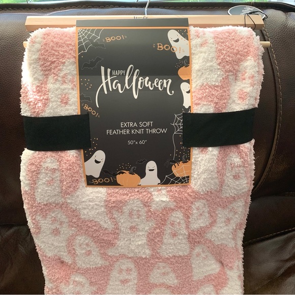 Happy Halloween Pink Ghost Blanket 50” x 60” Extra Soft Feather Knit Throw - Picture 5 of 11